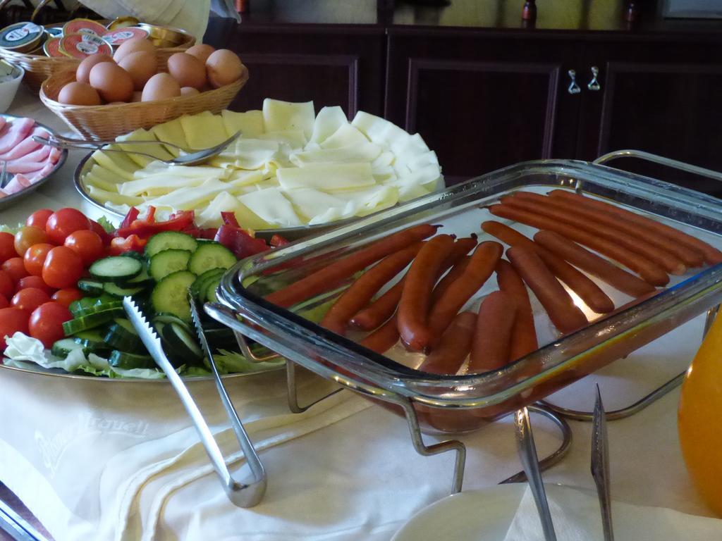 Penzion - Restaurant U Zamku Becov nad Teplou Ngoại thất bức ảnh