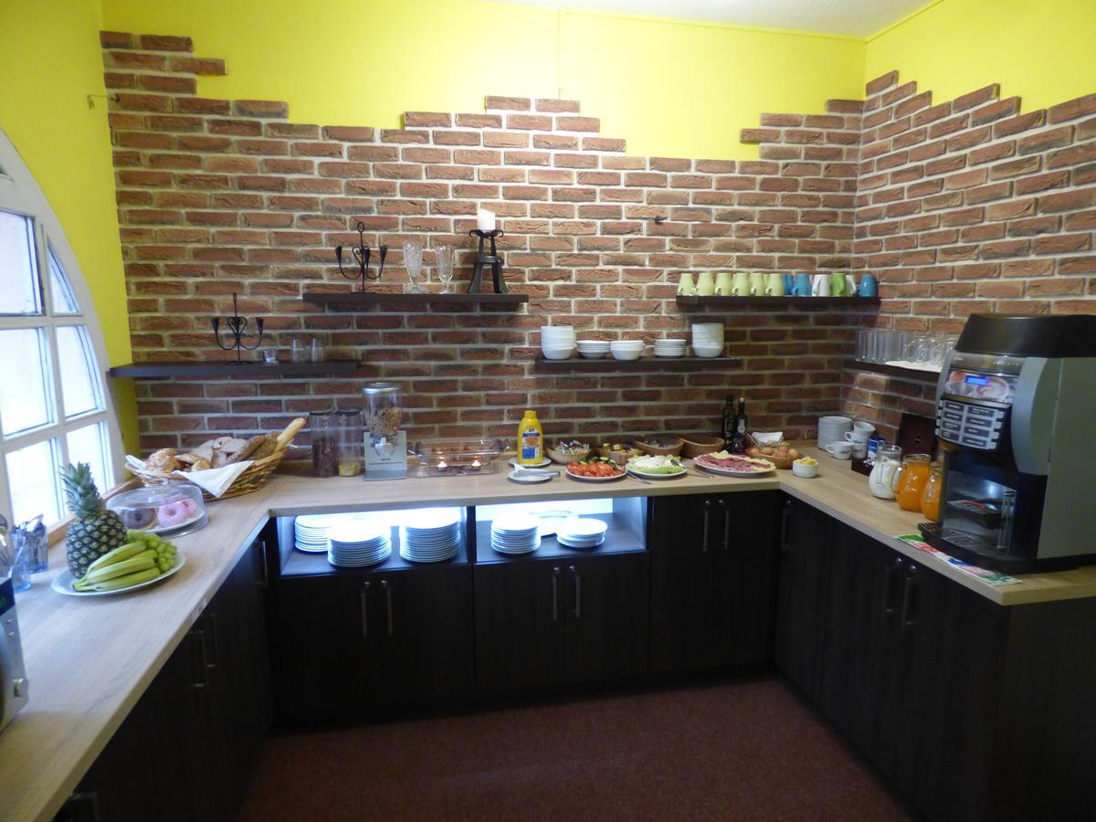 Penzion - Restaurant U Zamku Becov nad Teplou Ngoại thất bức ảnh