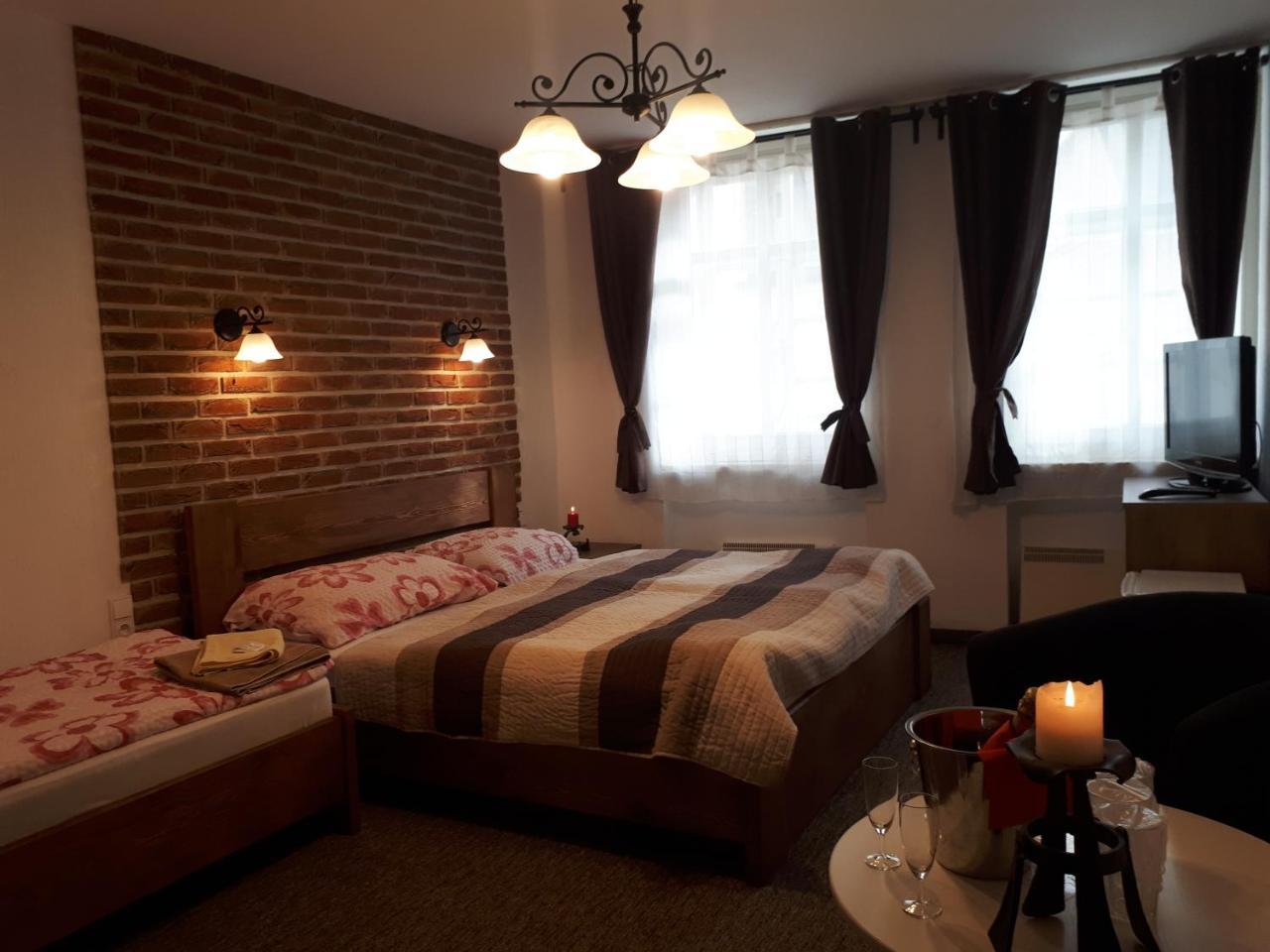 Penzion - Restaurant U Zamku Becov nad Teplou Ngoại thất bức ảnh