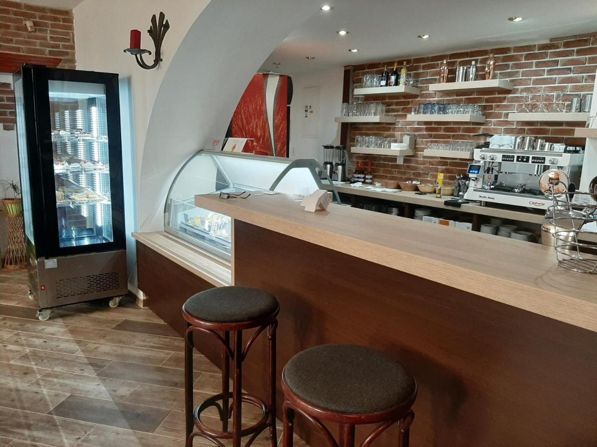 Penzion - Restaurant U Zamku Becov nad Teplou Ngoại thất bức ảnh