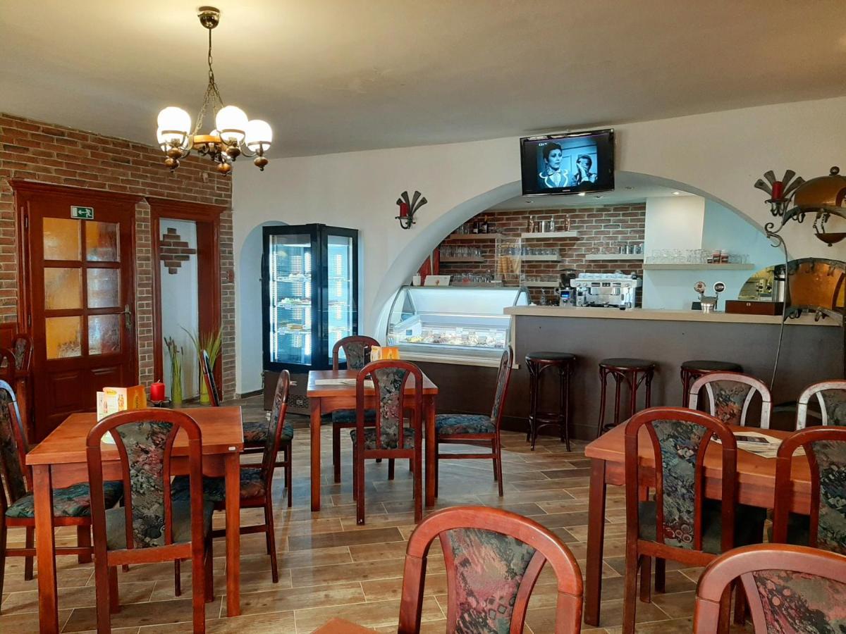 Penzion - Restaurant U Zamku Becov nad Teplou Ngoại thất bức ảnh