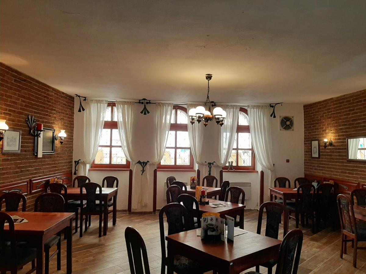 Penzion - Restaurant U Zamku Becov nad Teplou Ngoại thất bức ảnh